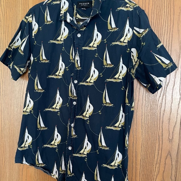 PACSUN NAVY SAILBOATS SHORT SLEEVE BUTTON UP DOWN SHIRT SIZE M NAUTICAL - Picture 2 of 5